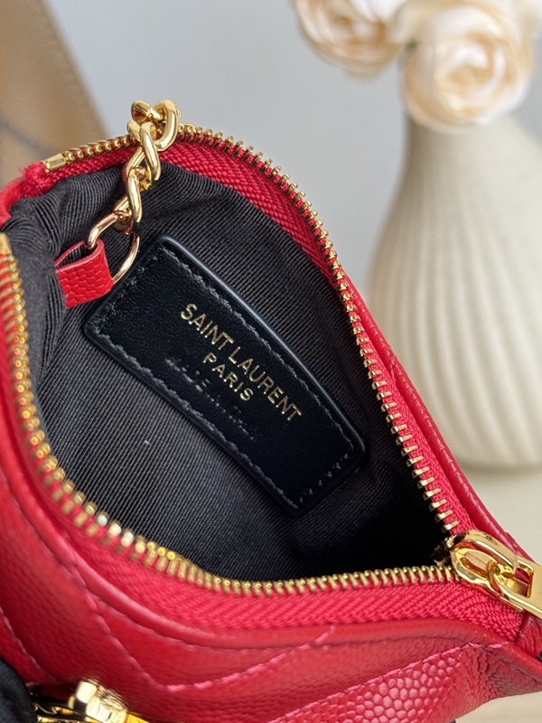 イヴサンローラン財布着用イメージ